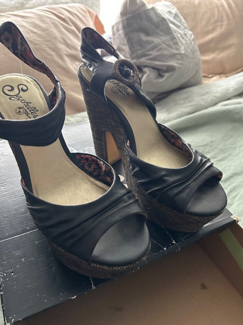 Super fun black leather Seychelles super high platform heels size 9